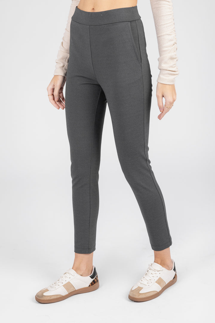 Pantalón tipo leggin (disponible en negro, café y gris)