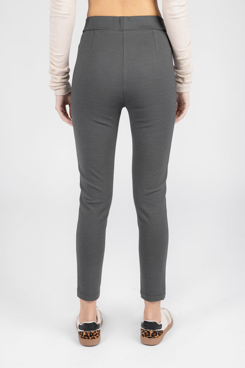Pantalón tipo leggin (disponible en negro, café y gris)