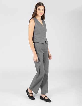 Chaleco gris de líneas y escote V (Conjunto)