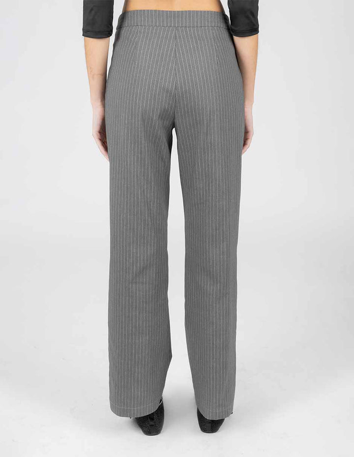 Pantalón gris recto con diseño de líneas (Conjunto)