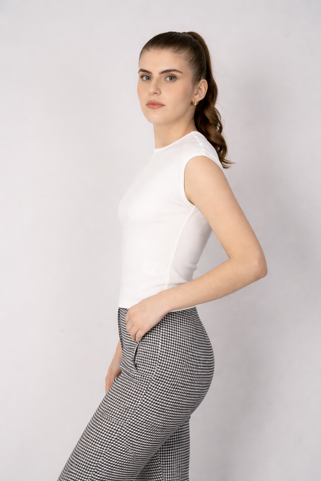 Blusa de manga corta (disponible en blanco y gris)