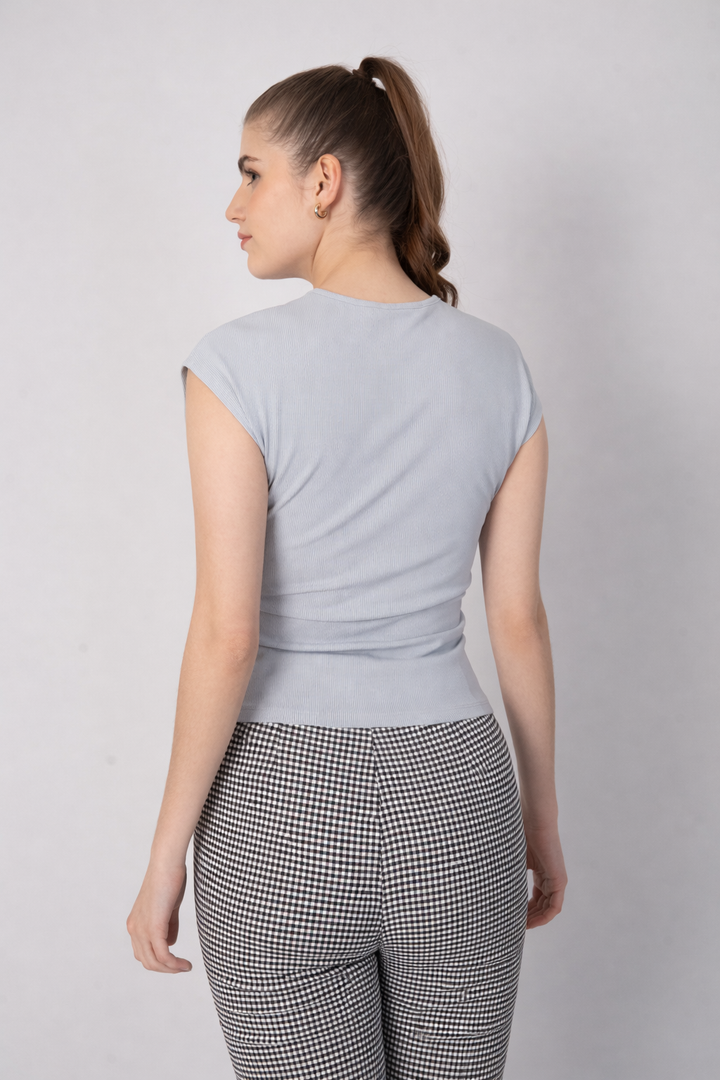 Blusa de manga corta (disponible en blanco y gris)