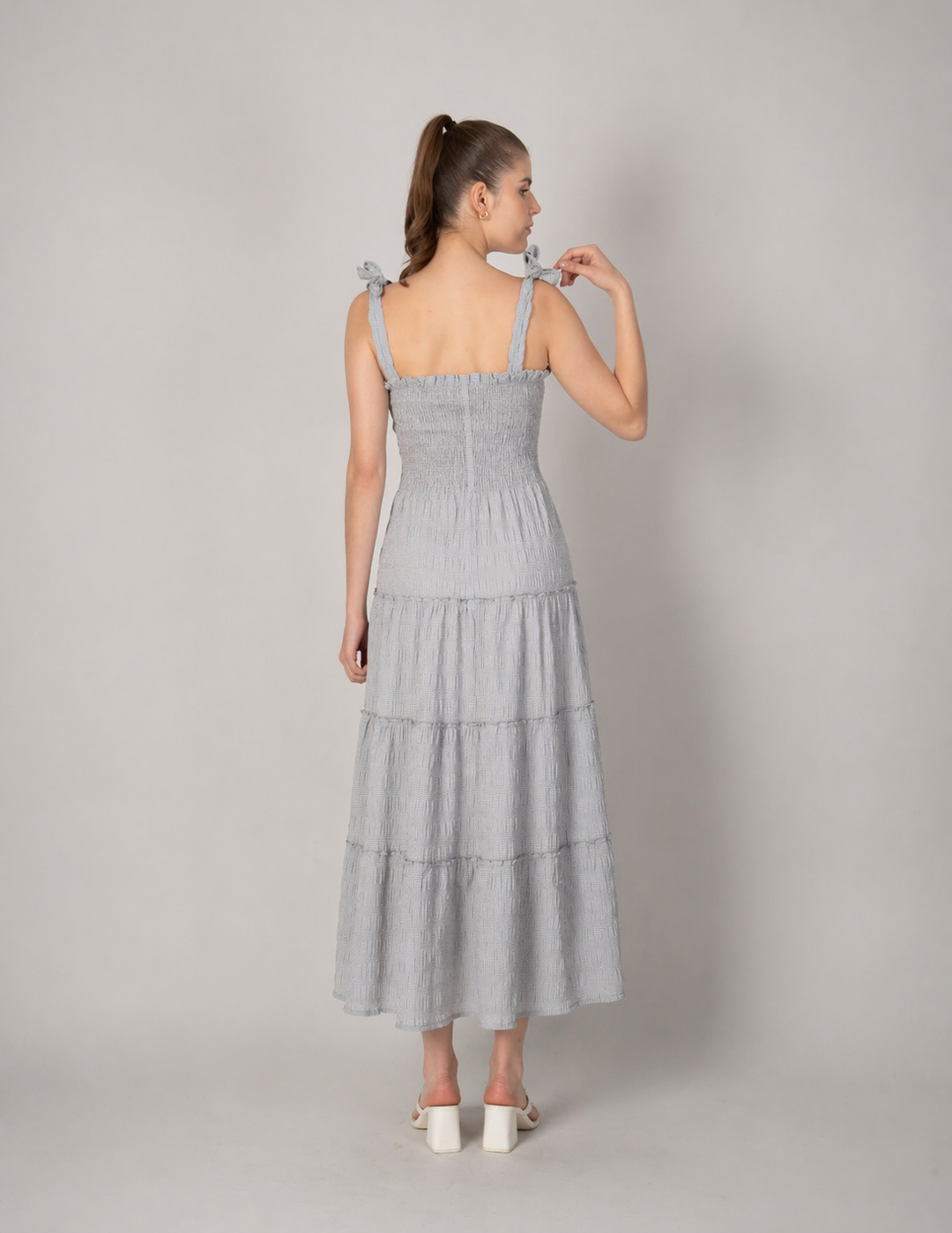 Vestido largo gris con smock