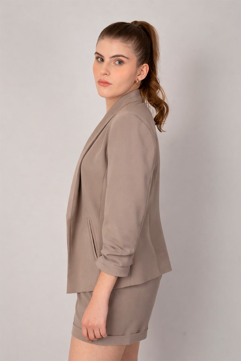 Saco beige tipo blazer