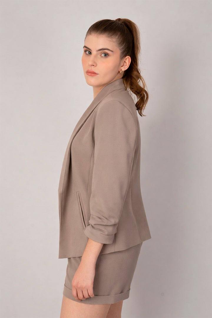 Saco beige tipo blazer