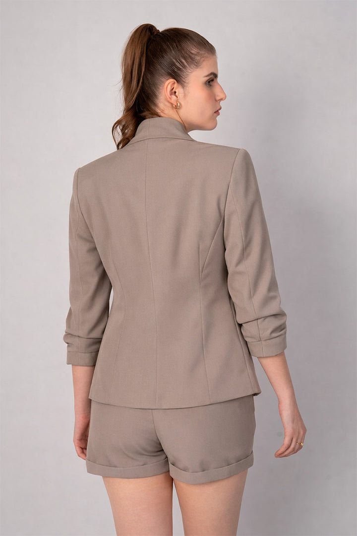 Saco beige tipo blazer