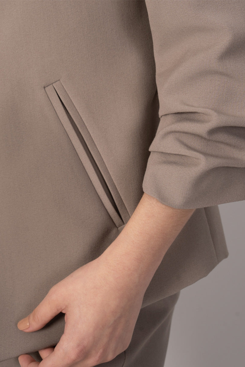 Saco beige tipo blazer