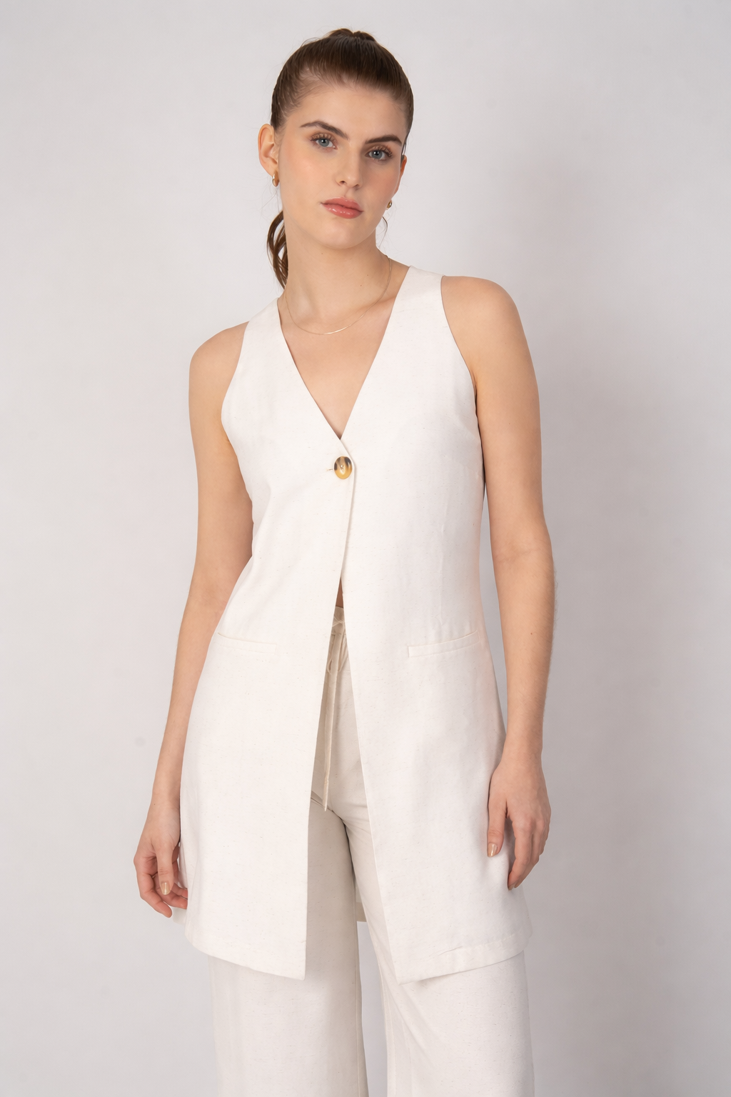 Chaleco ivory largo con escote V