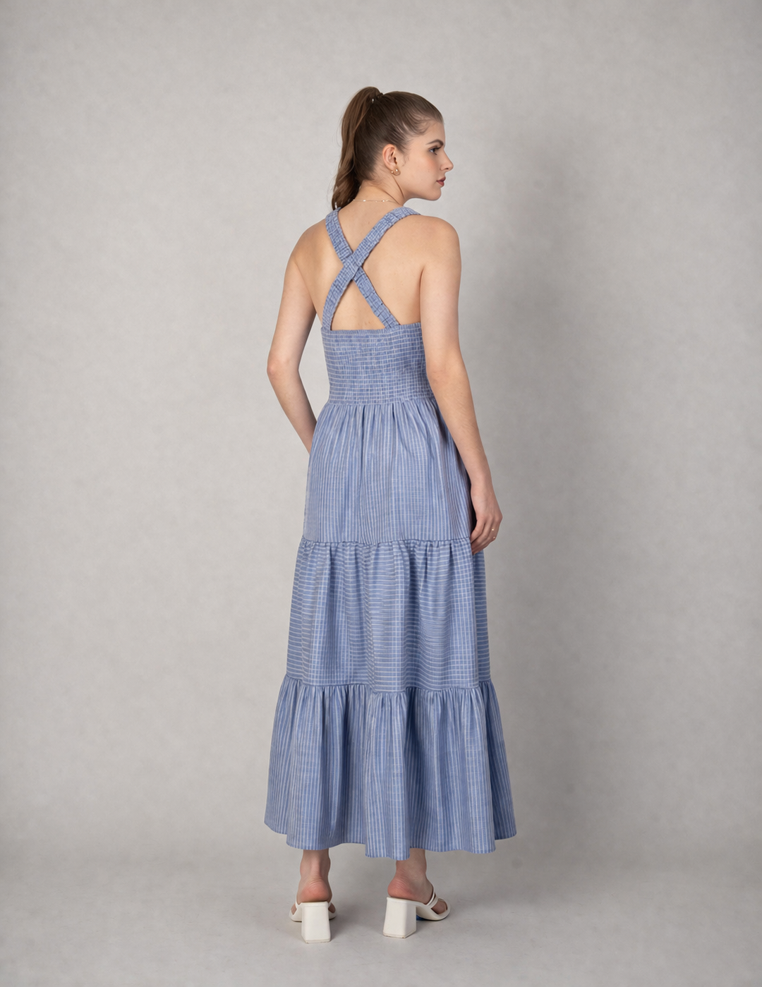 Vestido largo azul de cuello V