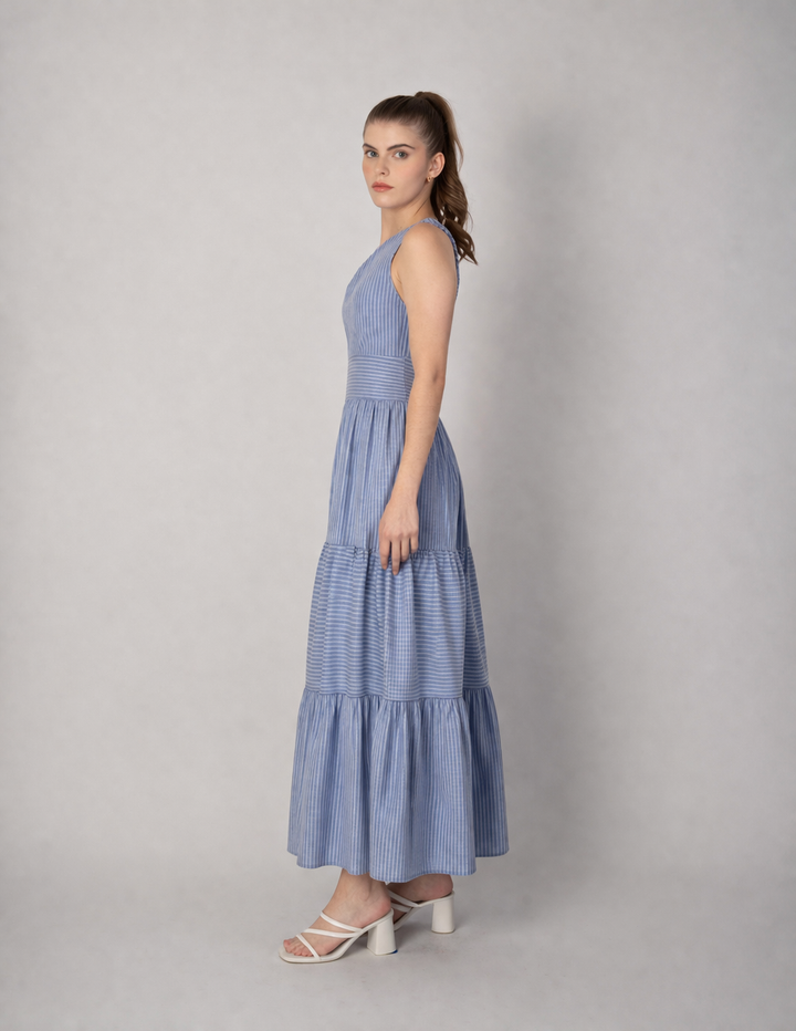 Vestido largo azul de cuello V