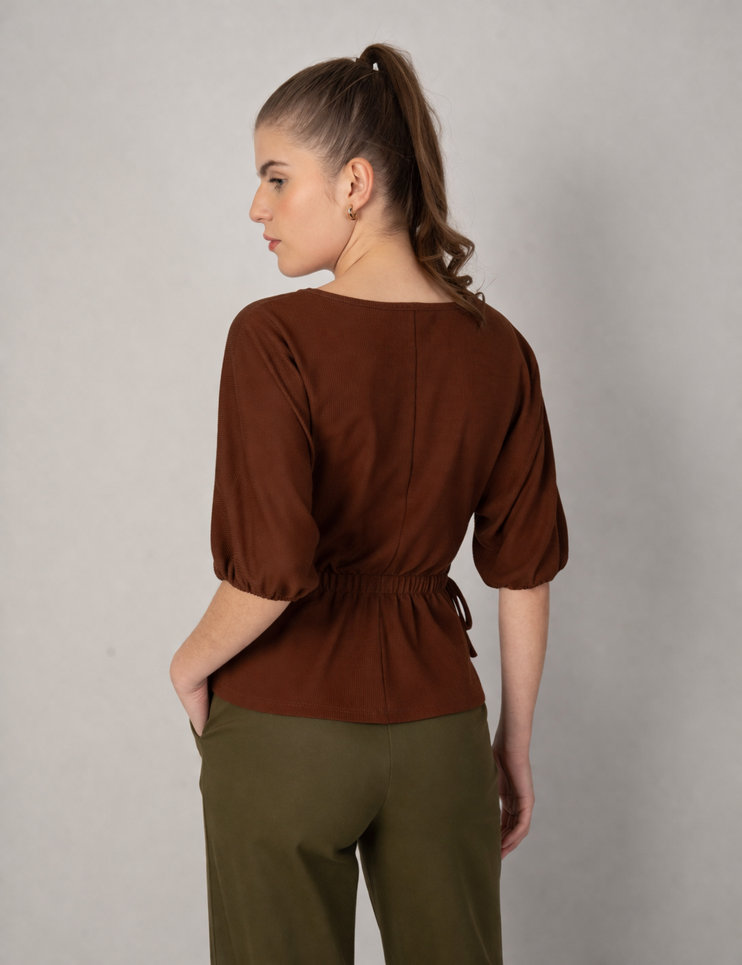Blusa café de manga corta
