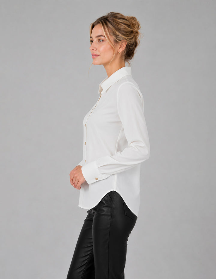 Blusa ivory camisera con botones enfrente