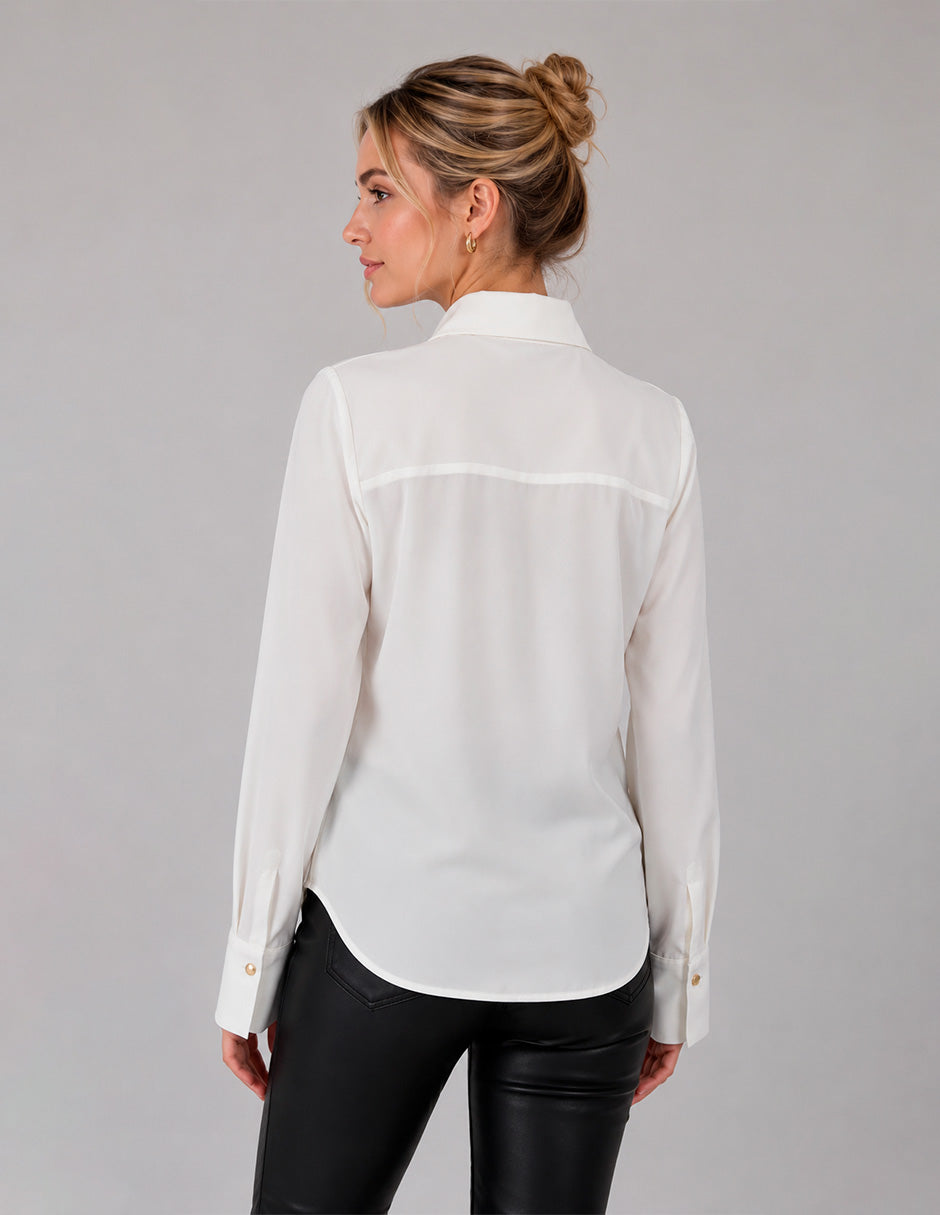 Blusa ivory camisera con botones enfrente