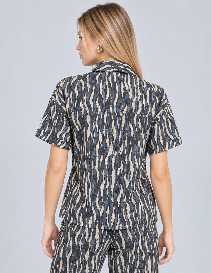 Blusa estampada de manga corta