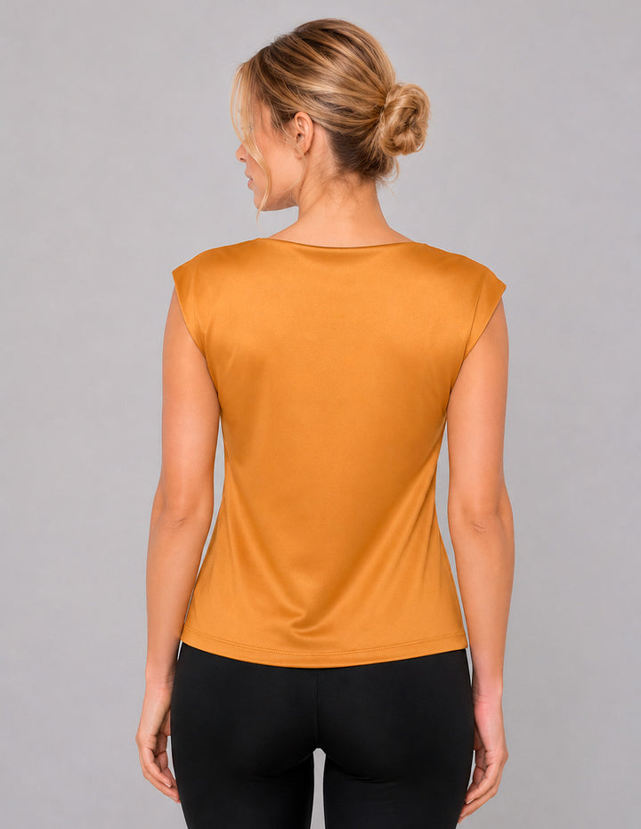 Blusa mostaza sin manga con detalle en hombro