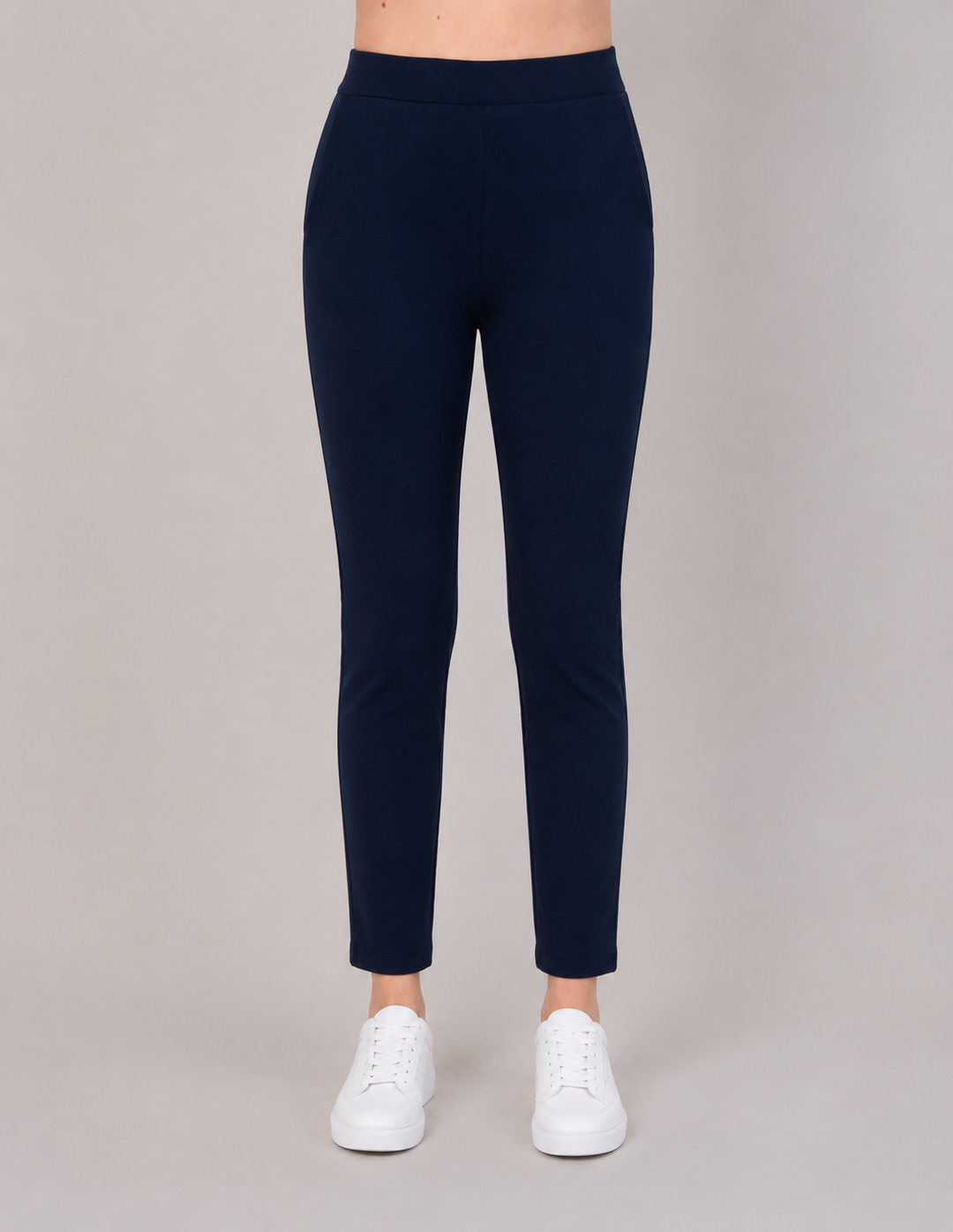 Pantalón de talle alto (disponible en azul y gris)