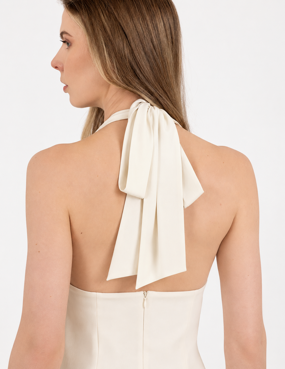 Vestido ivory con cuello halter