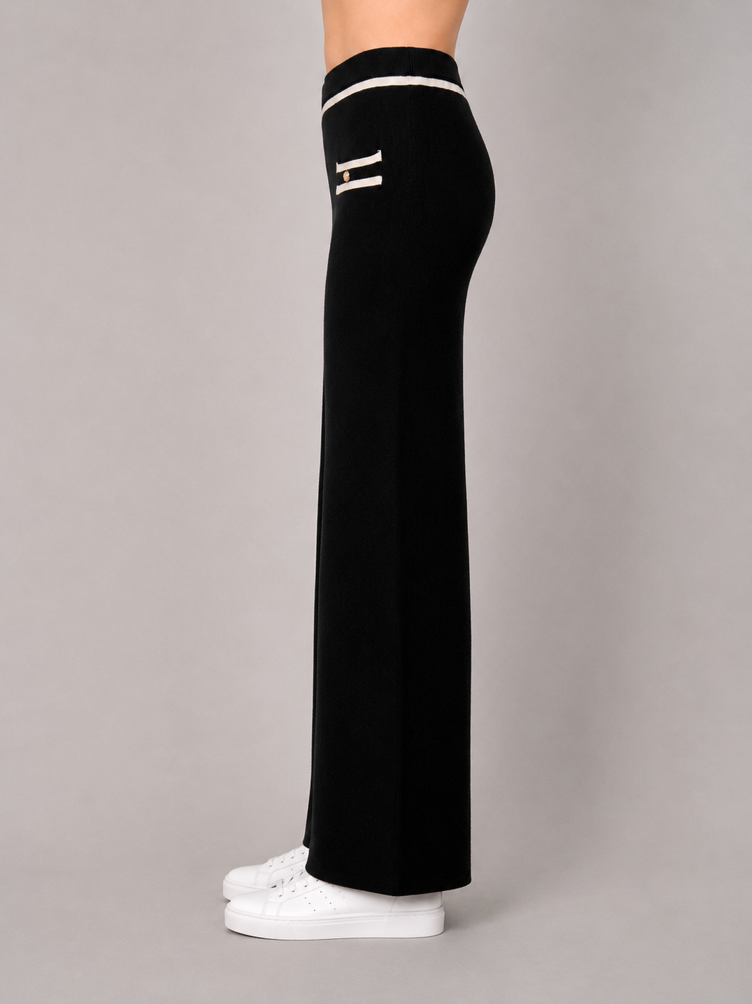 Pantalón negro con detalles de contraste blanco (Conjunto)
