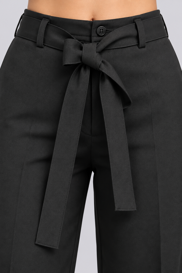 Pantalón negro de talle alto
