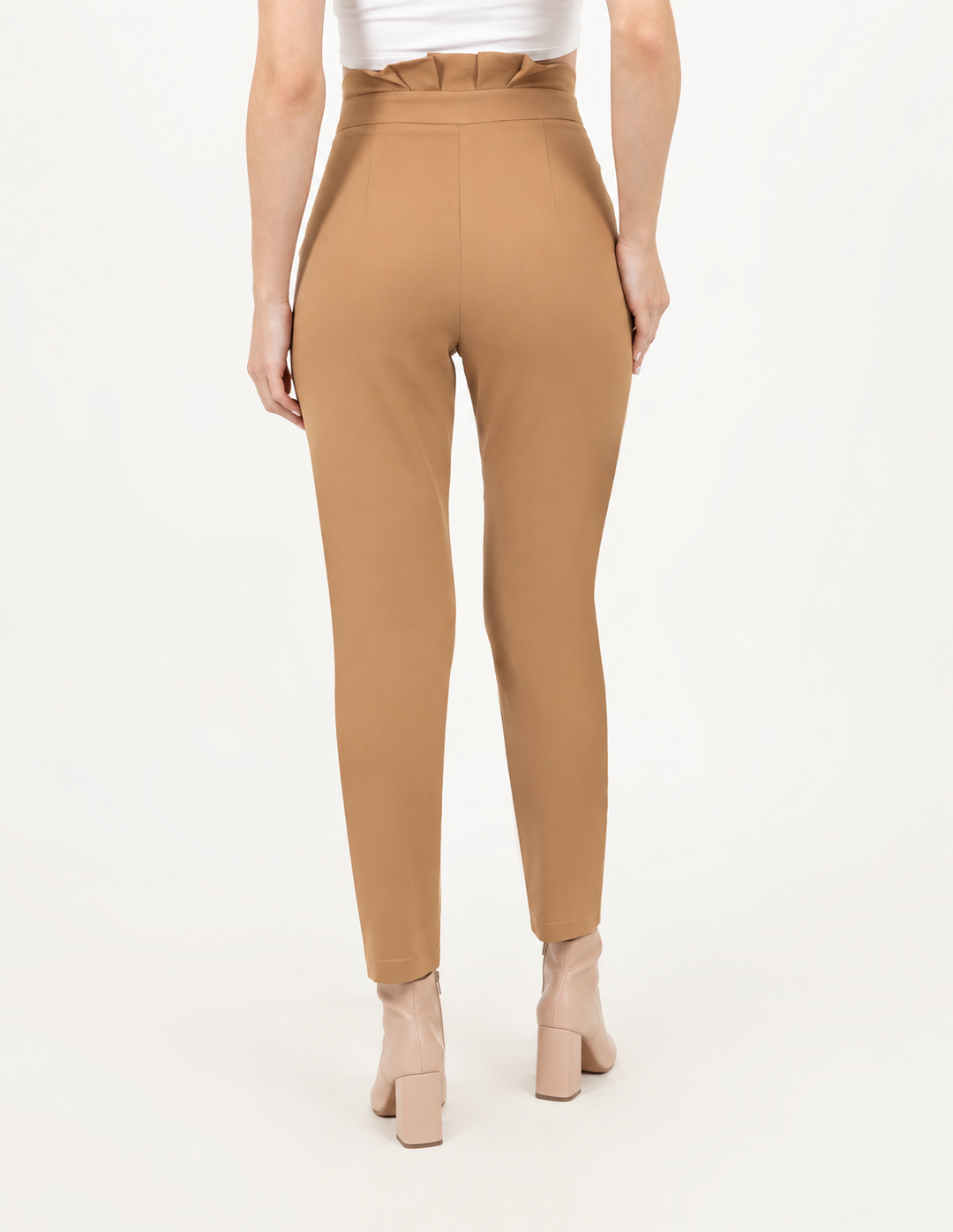 Pantalón beige con smock en cintura