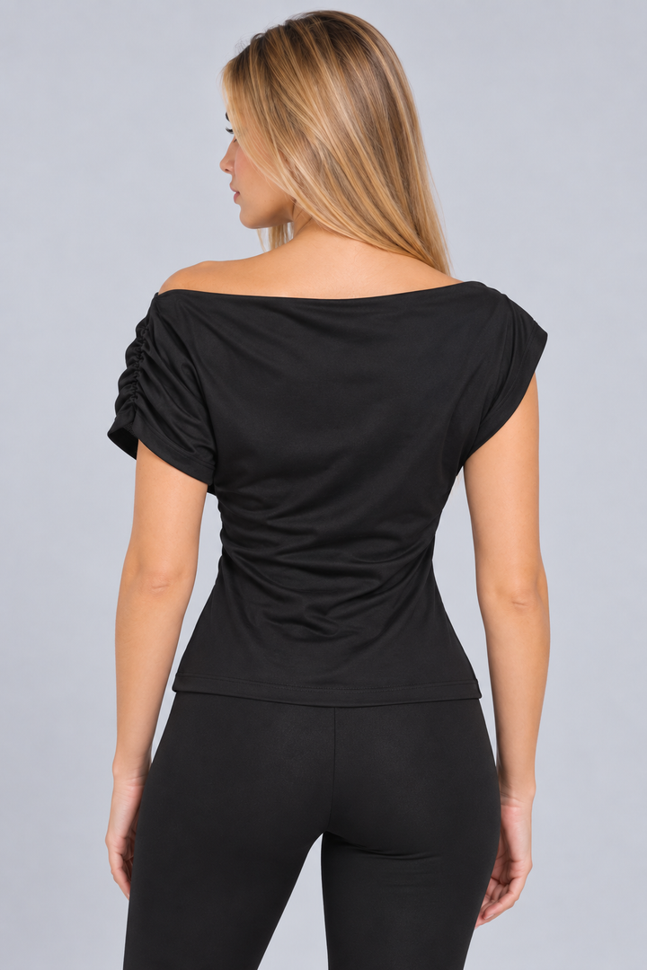 Blusa negra asimétrica