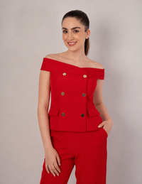 Blusa roja off shoulders con botones dorados