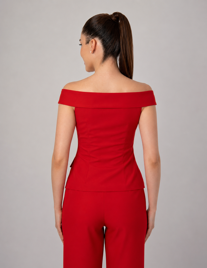 Blusa roja off shoulders con botones dorados