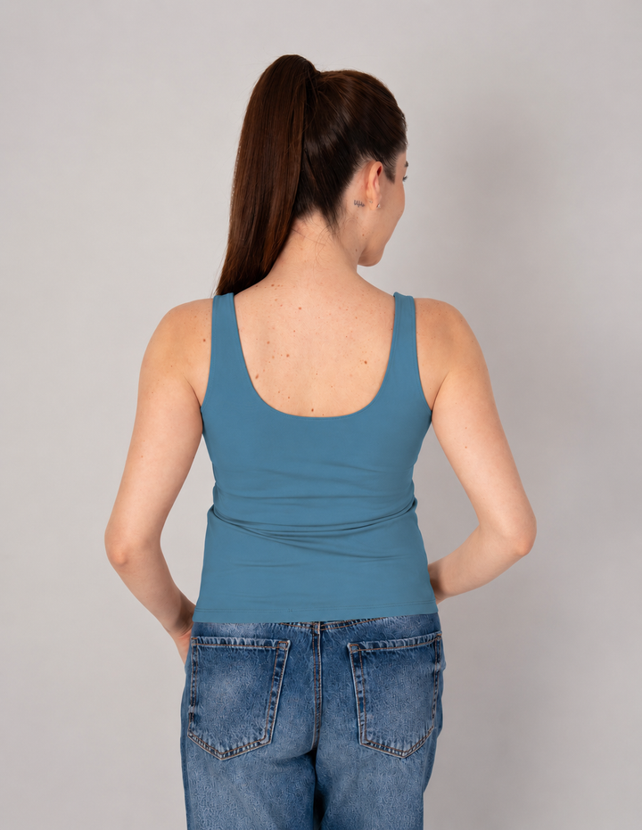 Blusa básica con diseño de fruncido (disponible en azul y beige)