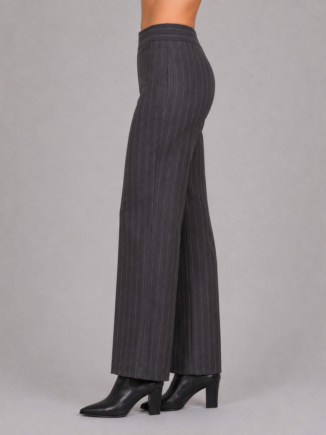 Pantalón de rayas gris de talle alto