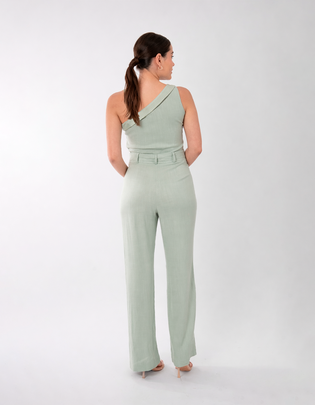Jumpsuit largo verde agua de un solo hombro