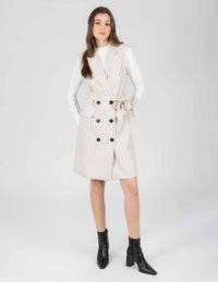 Vestido con botones y cinta en la cintura
