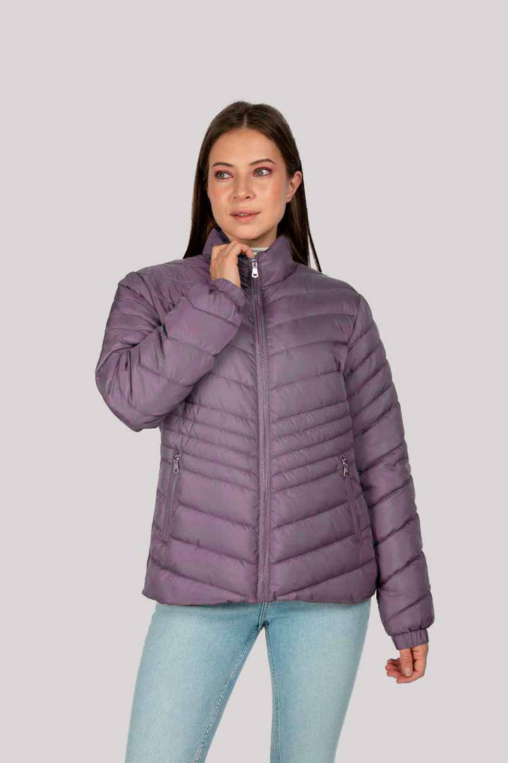 Chamarra de cuello alto (disponible en lila y rosa)