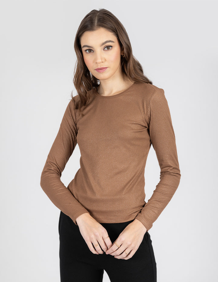 Blusa oro de cuello redondo y manga larga