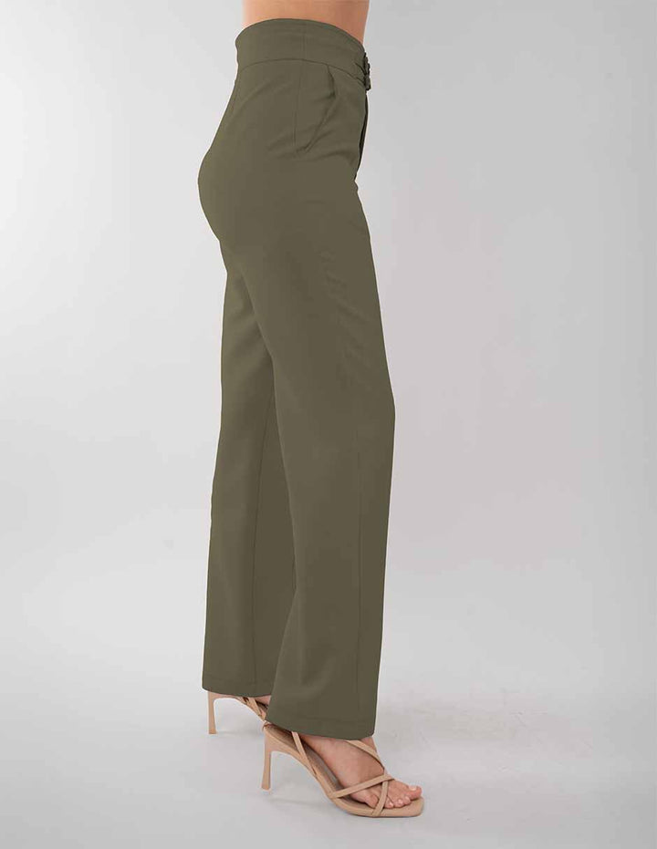Pantalón de vestir con detalle de hebilla (disponible en beige/ verde)