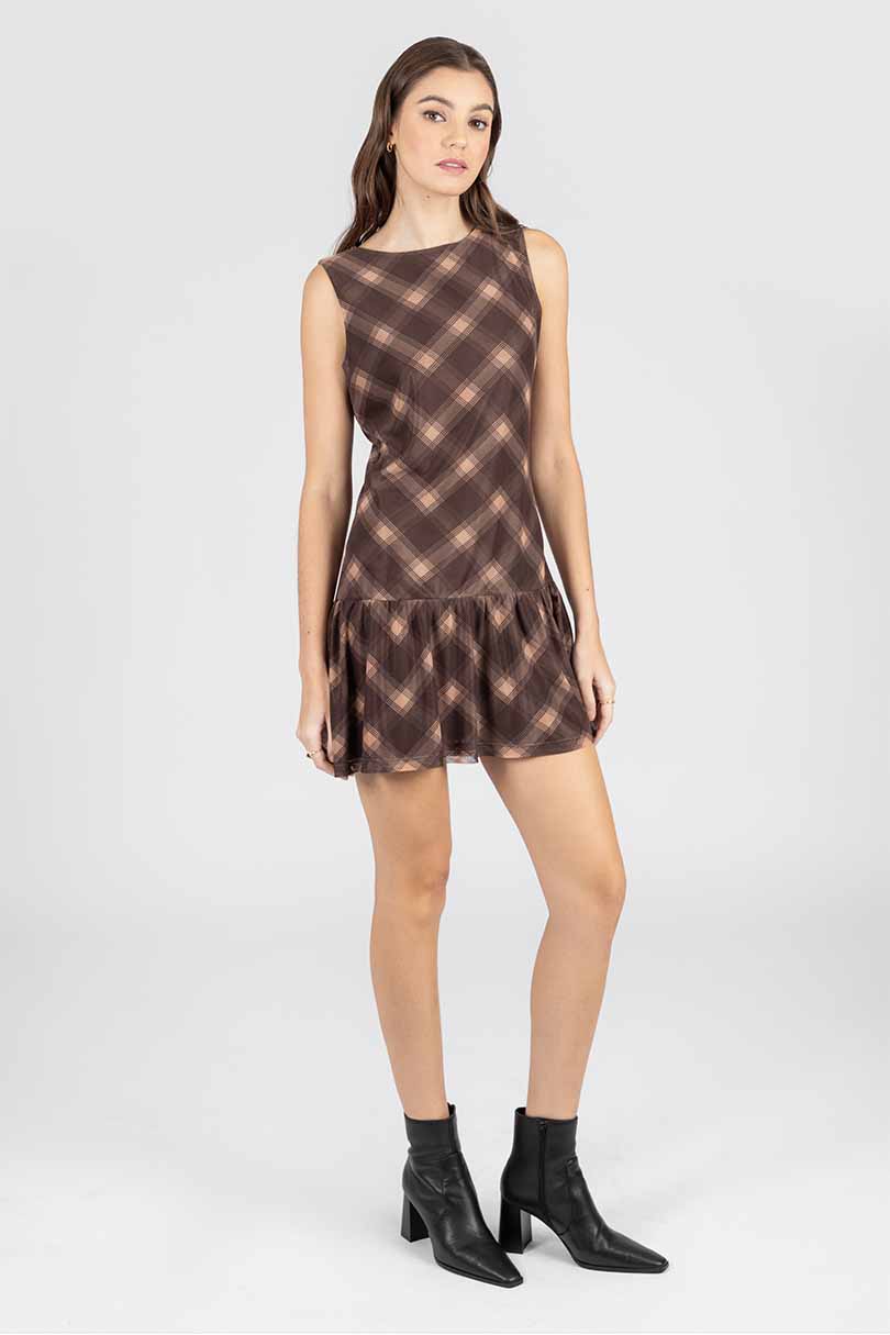 Vestido corto café con efecto degradado