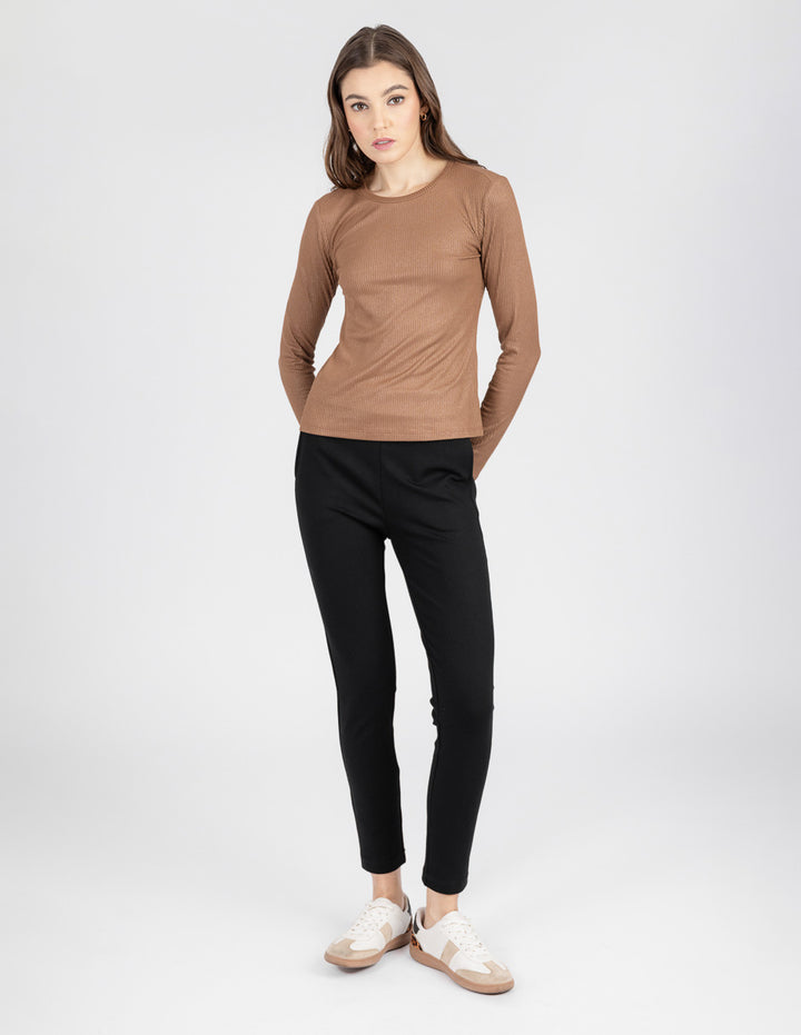 Blusa oro de cuello redondo y manga larga