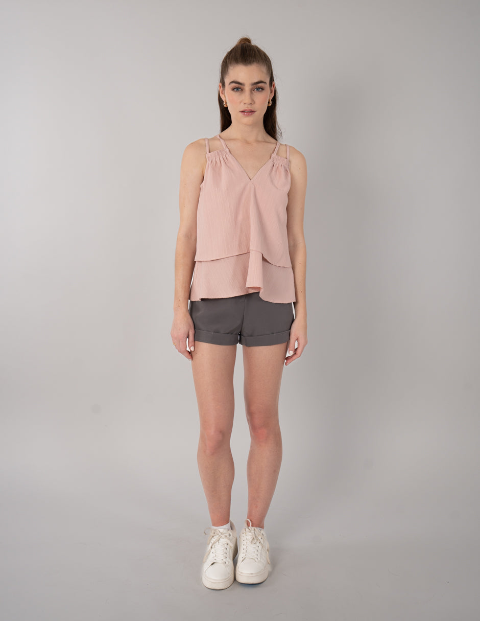 Blusa rosa de tirantes y cuello V