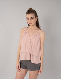 Blusa rosa de tirantes y cuello V