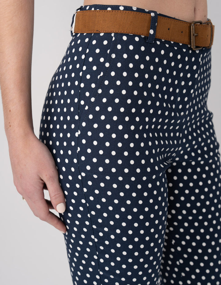 Pantalón con diseño de dots (disponible en azul marino y café)