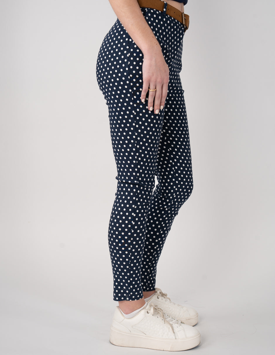 Pantalón con diseño de dots (disponible en azul marino y café)