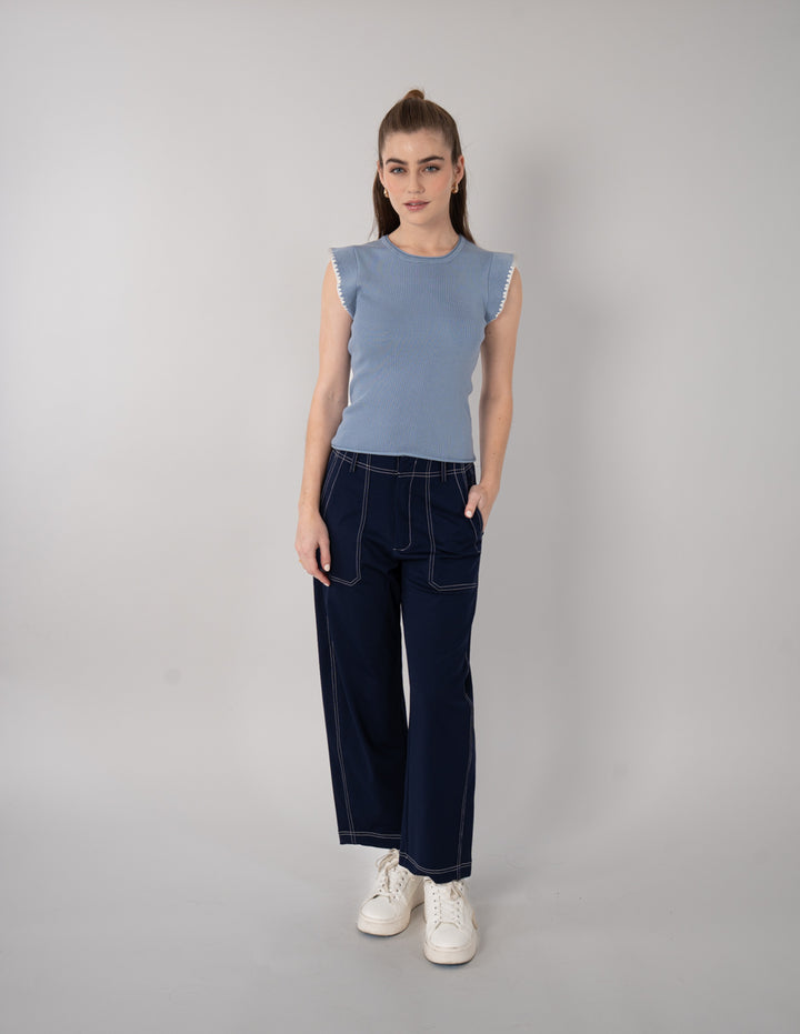 Blusa lisa (disponible en azul y blanco)