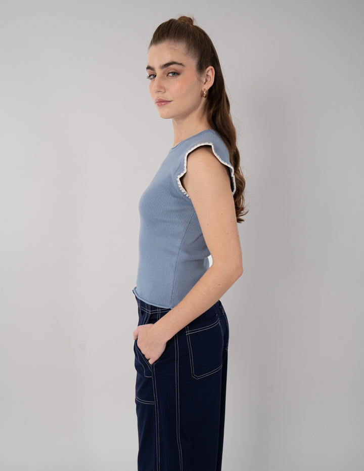 Blusa lisa (disponible en azul y blanco)