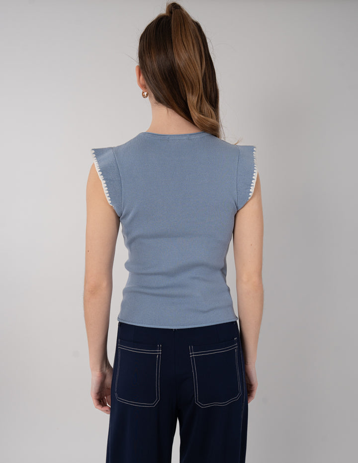 Blusa lisa (disponible en azul y blanco)