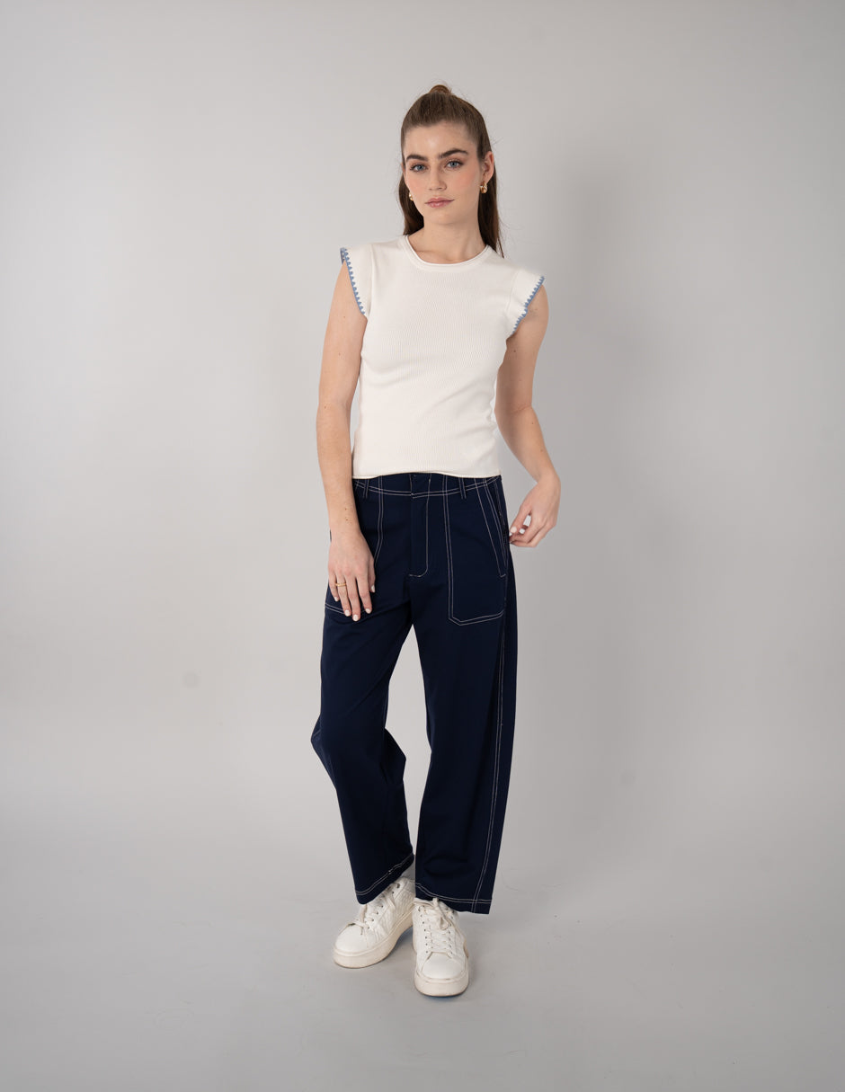 Blusa lisa (disponible en azul y blanco)