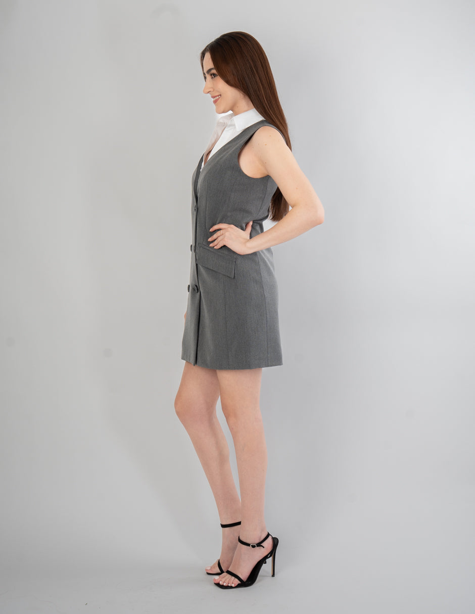 Vestido gris con contrastre en cuello blanco
