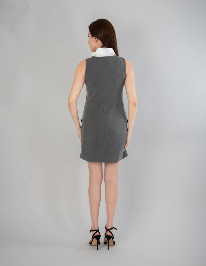 Vestido gris con contrastre en cuello blanco