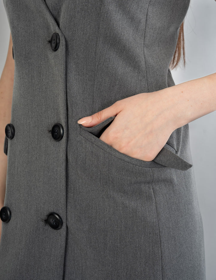 Vestido gris con contrastre en cuello blanco