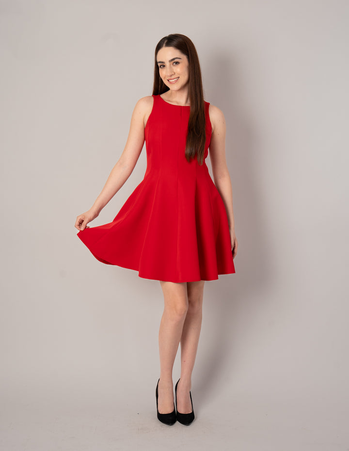 Vestido corto sin mangas y ligero vuelo en parte inferior (disponible en rojo y negro)