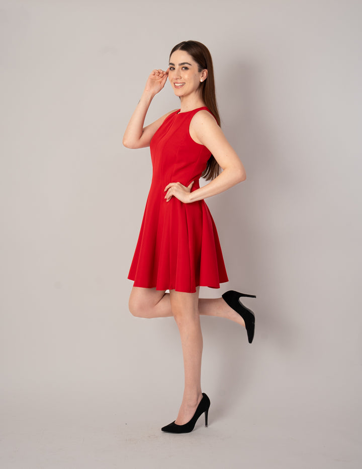 Vestido corto sin mangas y ligero vuelo en parte inferior (disponible en rojo y negro)