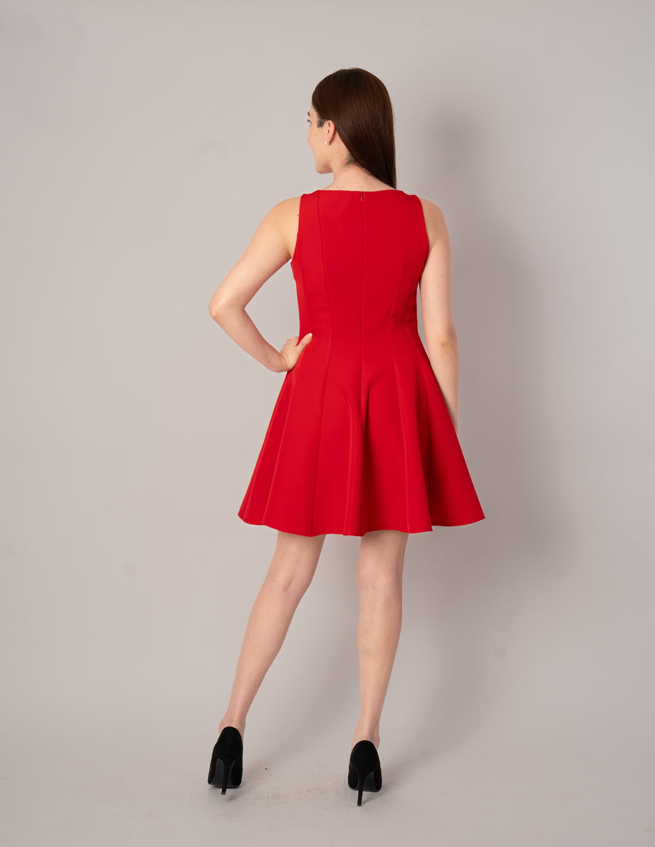 Vestido corto sin mangas y ligero vuelo en parte inferior (disponible en rojo y negro)